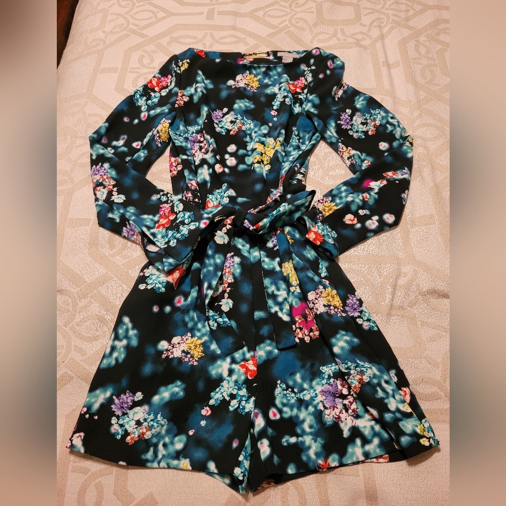 H&M green colorful romper, open back, Gold tone clasp in back, sz 6